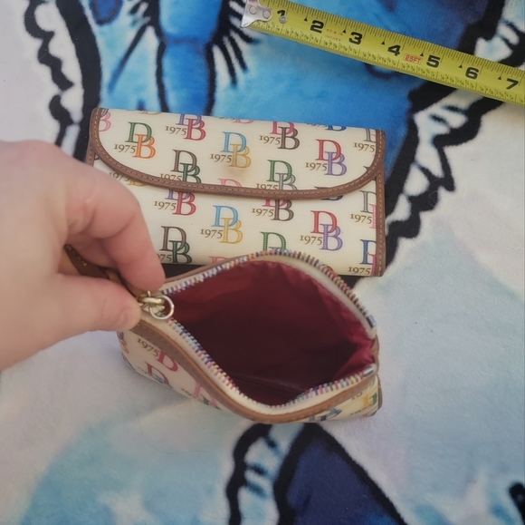 Dooney and bourkes purse set colorful - Picture 4 of 16